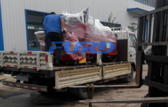 福瑞得機(jī)械座駕壓路機(jī)，路面開槽機(jī)成功裝車及時發(fā)貨